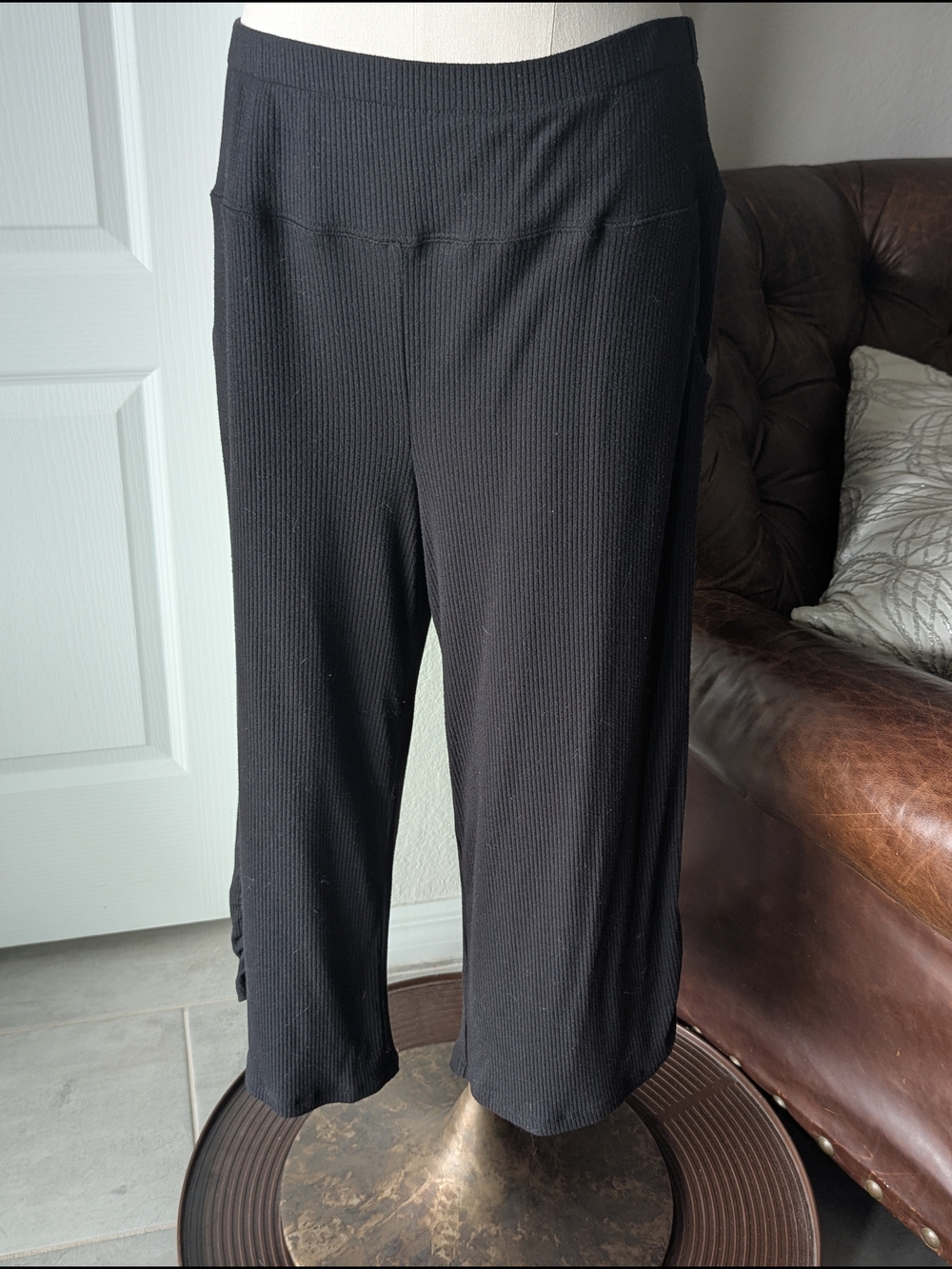 Versona Black Ribbed Cropped Wide-Leg Lounge Pant